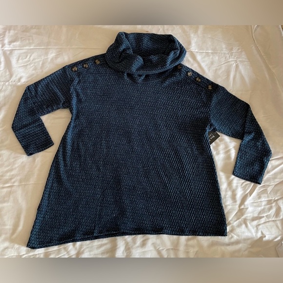 Women’s Oversized Texture Fleece Blue Turtleneck Sweater - Picture 2 of 8